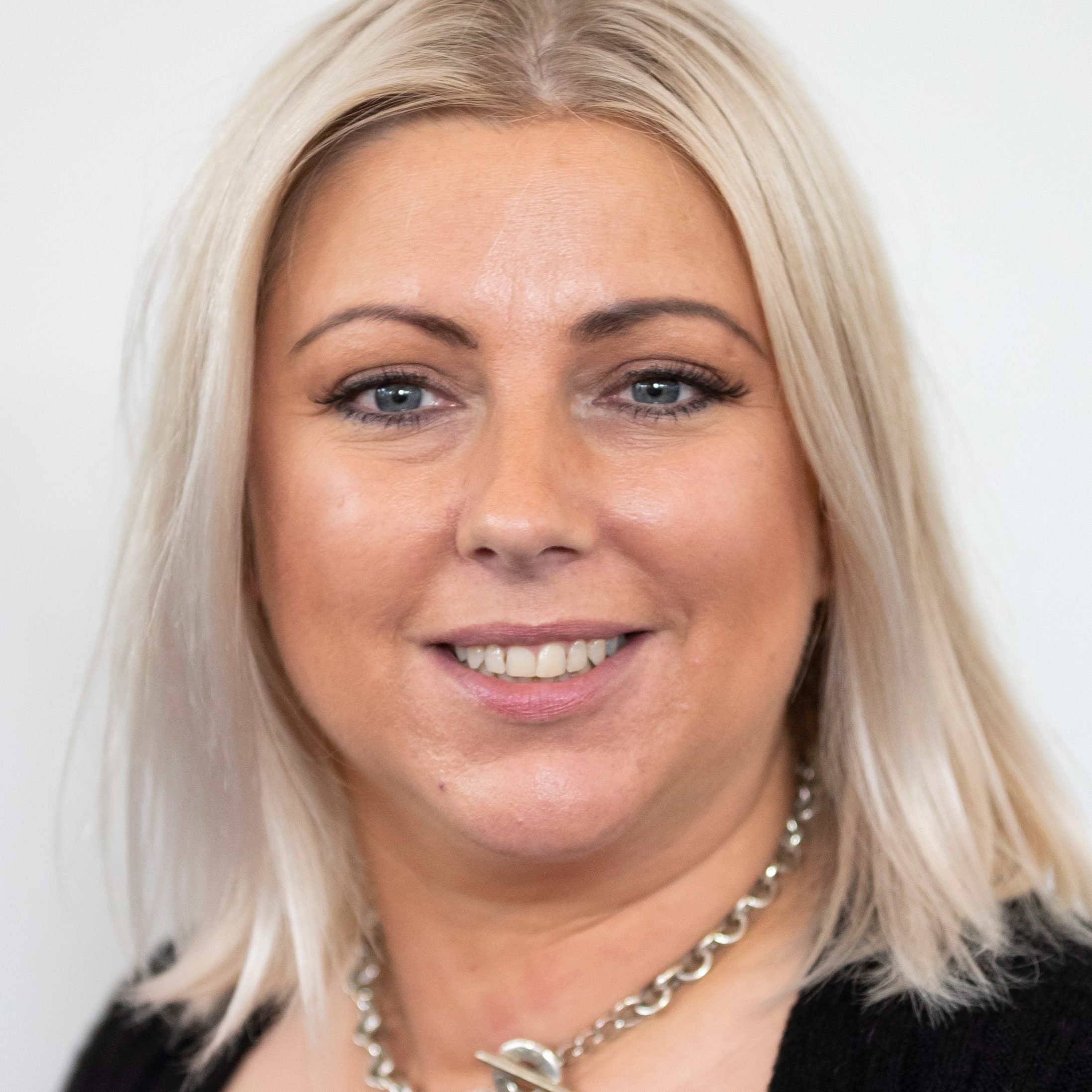 Linzi Jones Cymunedau Digidol Cymru Cynghorydd Cynhwysiant Digidol
